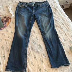 Plus sized mid-rise slim bootcut vigoss jeans